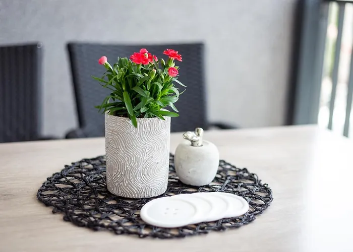 Mare's 1 Apartment *